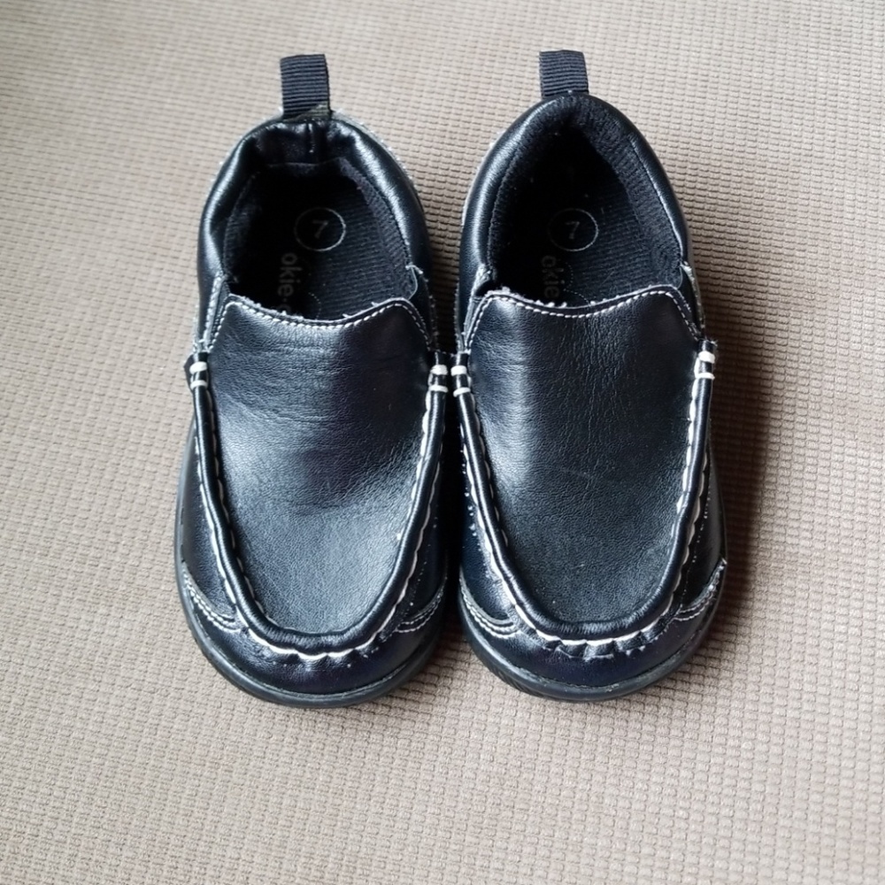 Size 7 Okie-dokie black slip on loafer